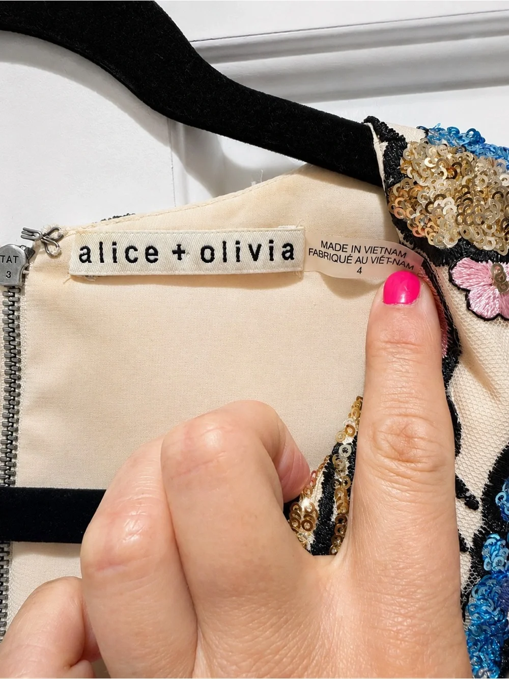 alice + olivia Embroidered Floral V-Neck Dress Size 4 wedding cocktail EUC - Picture 5 of 7